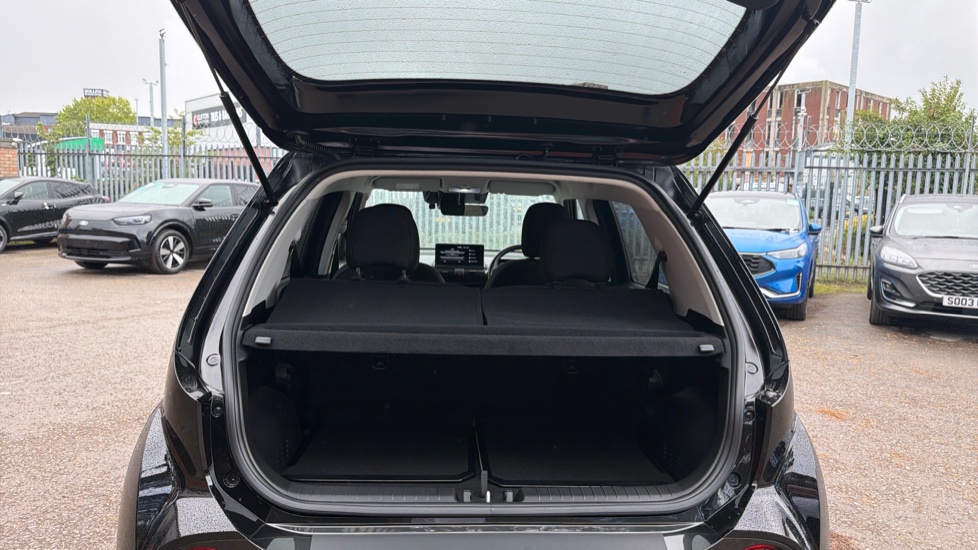 Hyundai INSTER 85kW 02 49kWh 5dr Auto Electric Hatchback - Image 4