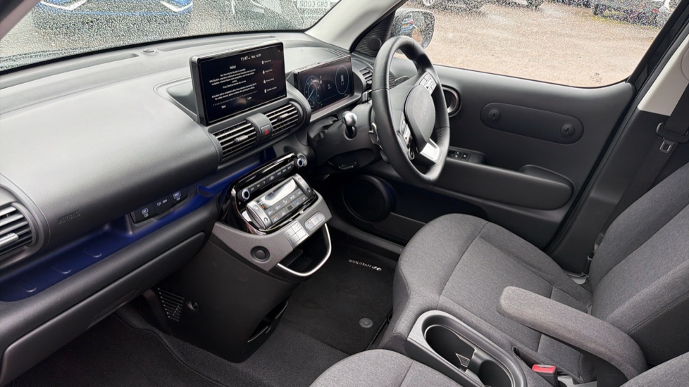 Hyundai INSTER 85kW 02 49kWh 5dr Auto Electric Hatchback - Image 9
