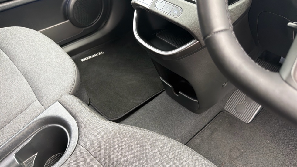 Hyundai INSTER 85kW 02 49kWh 5dr Auto Electric Hatchback - Image 13