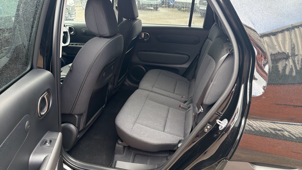 Hyundai INSTER 85kW 02 49kWh 5dr Auto Electric Hatchback - Image 16