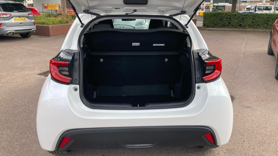 Toyota Yaris 1.5 Hybrid Design 5dr CVT Hybrid Hatchback - Image 4