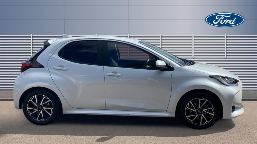 Toyota Yaris 1.5 Hybrid Design 5dr CVT Hybrid Hatchback - Image 5