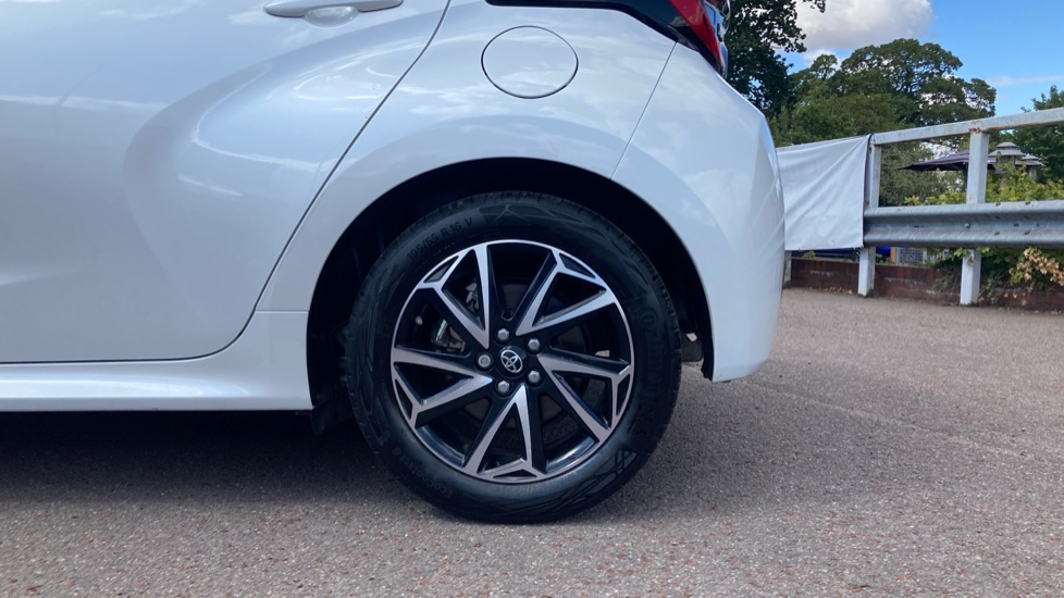 Toyota Yaris 1.5 Hybrid Design 5dr CVT Hybrid Hatchback - Image 7