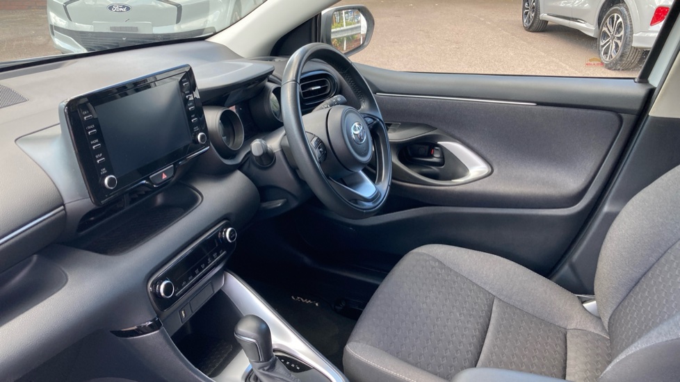 Toyota Yaris 1.5 Hybrid Design 5dr CVT Hybrid Hatchback - Image 9
