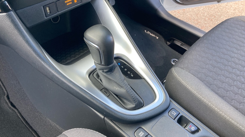 Toyota Yaris 1.5 Hybrid Design 5dr CVT Hybrid Hatchback - Image 13