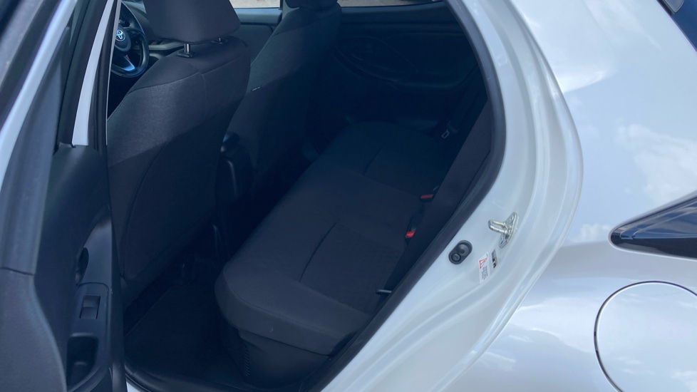 Toyota Yaris 1.5 Hybrid Design 5dr CVT Hybrid Hatchback - Image 16