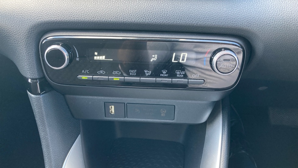 Toyota Yaris 1.5 Hybrid Design 5dr CVT Hybrid Hatchback - Image 24