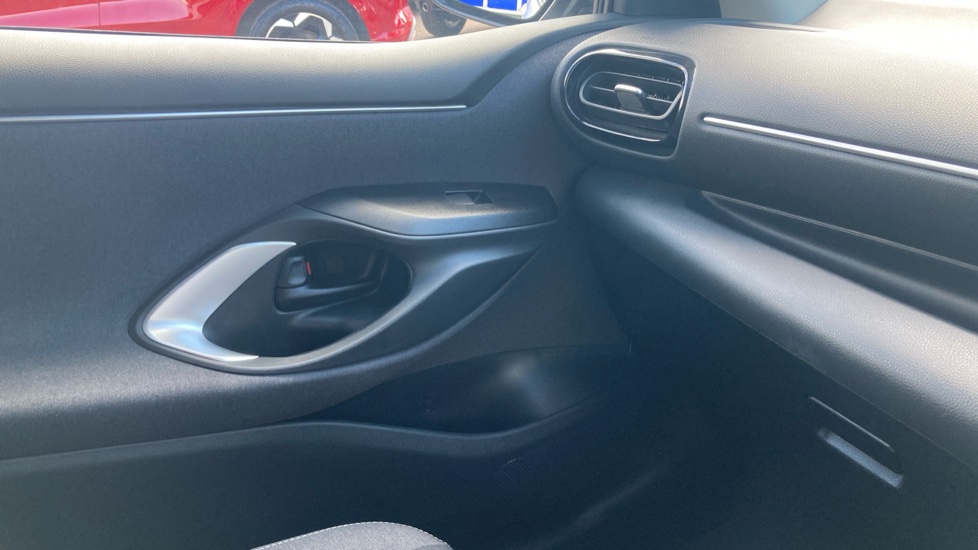 Toyota Yaris 1.5 Hybrid Design 5dr CVT Hybrid Hatchback - Image 25