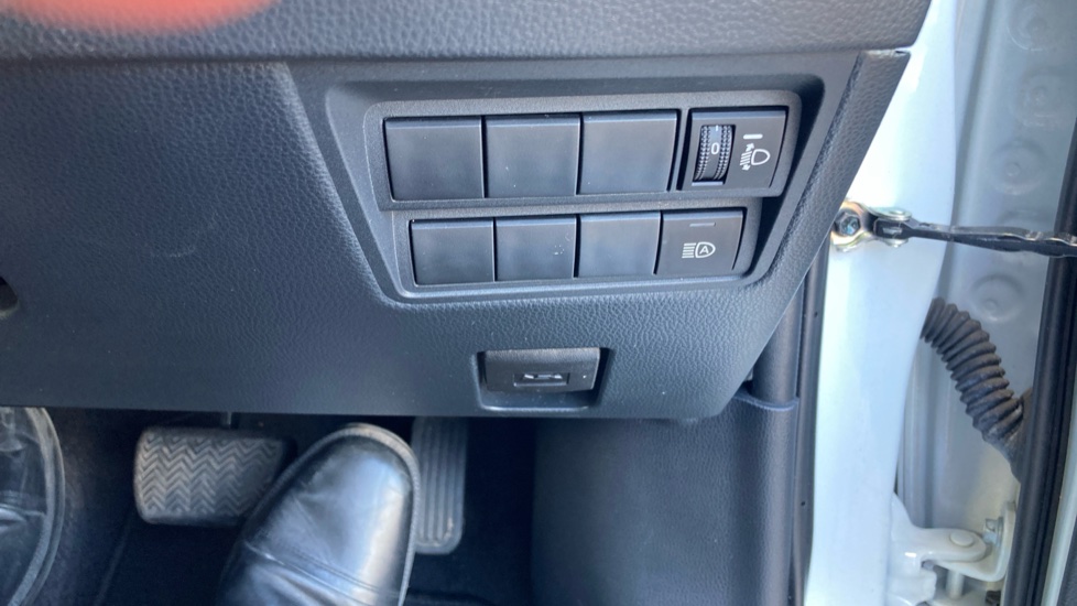 Toyota Yaris 1.5 Hybrid Design 5dr CVT Hybrid Hatchback - Image 27