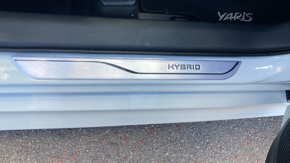 Toyota Yaris 1.5 Hybrid Design 5dr CVT Hybrid Hatchback - Image 28