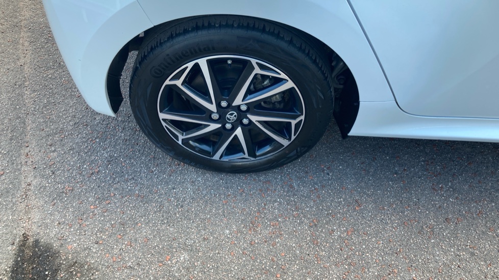 Toyota Yaris 1.5 Hybrid Design 5dr CVT Hybrid Hatchback - Image 29