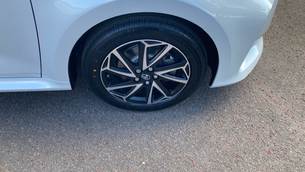 Toyota Yaris 1.5 Hybrid Design 5dr CVT Hybrid Hatchback - Image 30