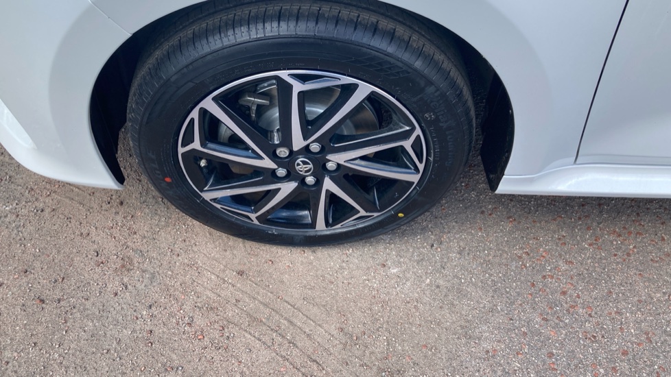 Toyota Yaris 1.5 Hybrid Design 5dr CVT Hybrid Hatchback - Image 33
