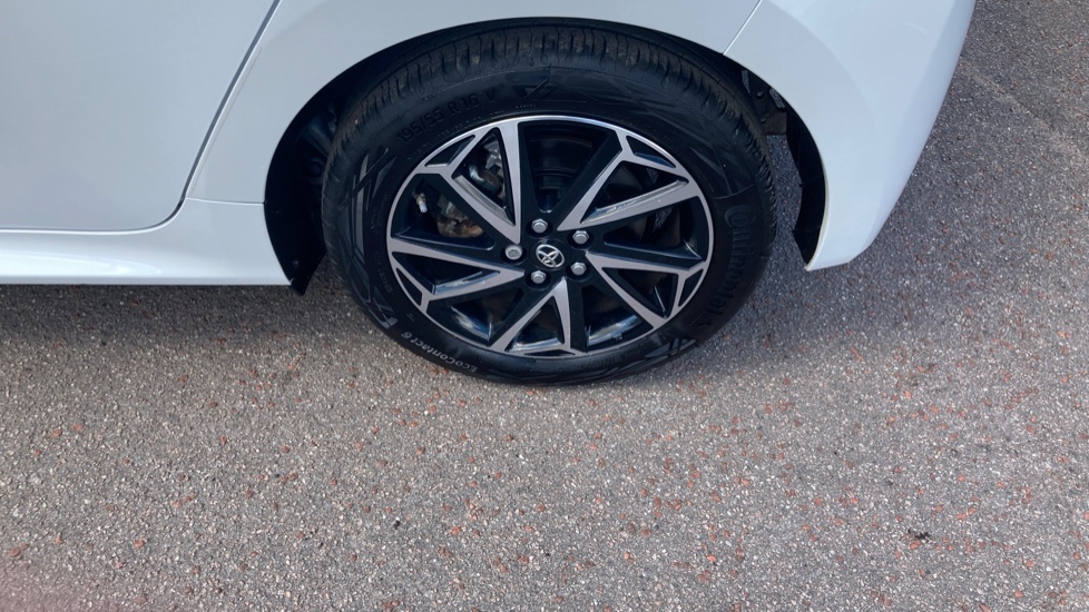 Toyota Yaris 1.5 Hybrid Design 5dr CVT Hybrid Hatchback - Image 34