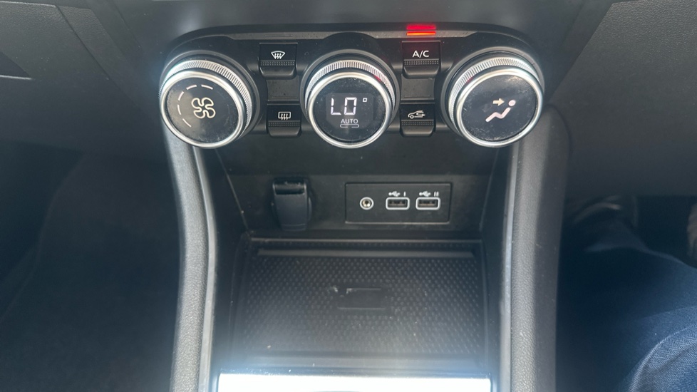 Renault Captur 1.0 TCE 90 Techno 5dr Petrol Hatchback - Image 23