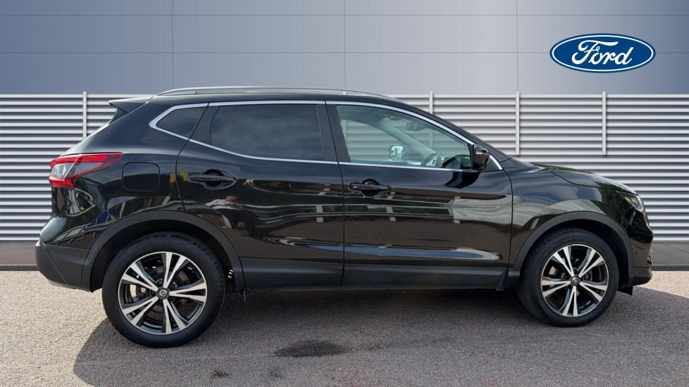 Nissan Qashqai 1.3 DiG-T N-Connecta 5dr Petrol Hatchback - Image 5