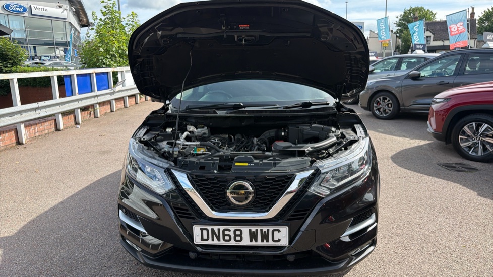 Nissan Qashqai 1.3 DiG-T N-Connecta 5dr Petrol Hatchback - Image 8