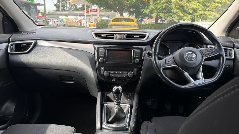 Nissan Qashqai 1.3 DiG-T N-Connecta 5dr Petrol Hatchback - Image 10