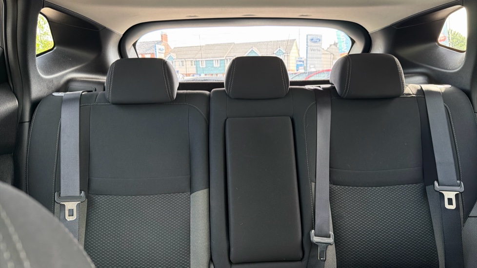 Nissan Qashqai 1.3 DiG-T N-Connecta 5dr Petrol Hatchback - Image 15
