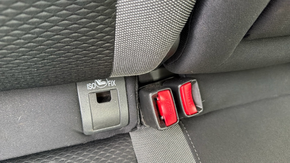 Nissan Qashqai 1.3 DiG-T N-Connecta 5dr Petrol Hatchback - Image 17