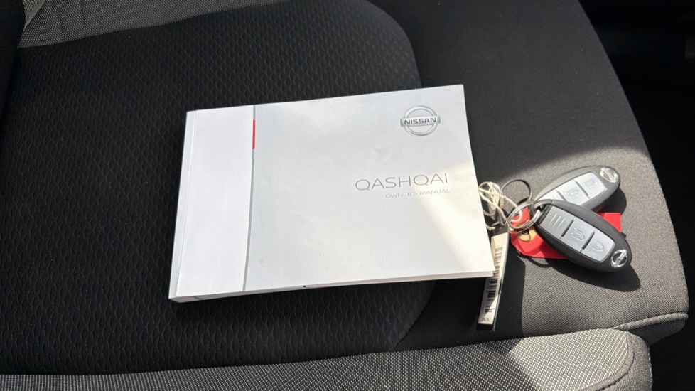 Nissan Qashqai 1.3 DiG-T N-Connecta 5dr Petrol Hatchback - Image 19