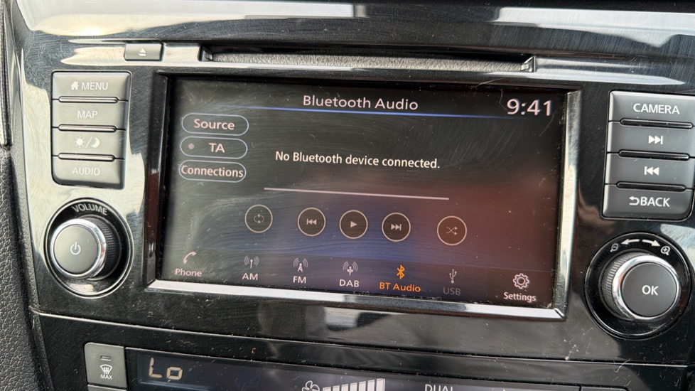 Nissan Qashqai 1.3 DiG-T N-Connecta 5dr Petrol Hatchback - Image 23