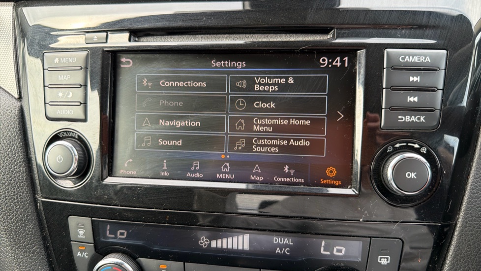 Nissan Qashqai 1.3 DiG-T N-Connecta 5dr Petrol Hatchback - Image 24