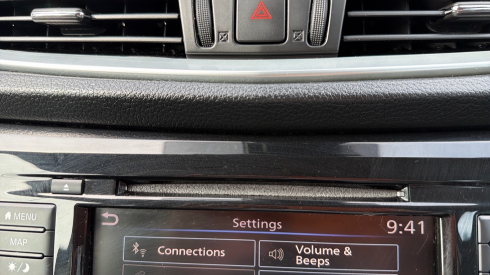 Nissan Qashqai 1.3 DiG-T N-Connecta 5dr Petrol Hatchback - Image 25