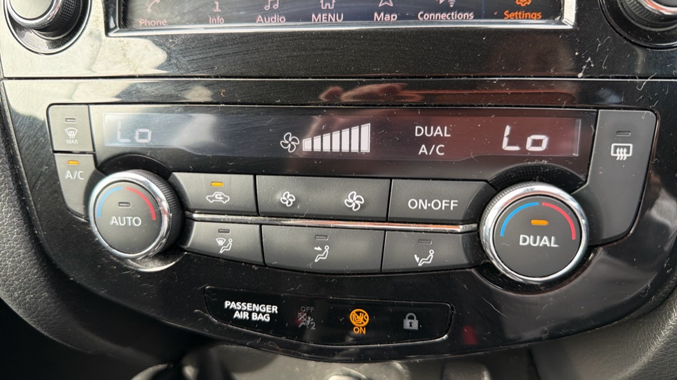 Nissan Qashqai 1.3 DiG-T N-Connecta 5dr Petrol Hatchback - Image 26