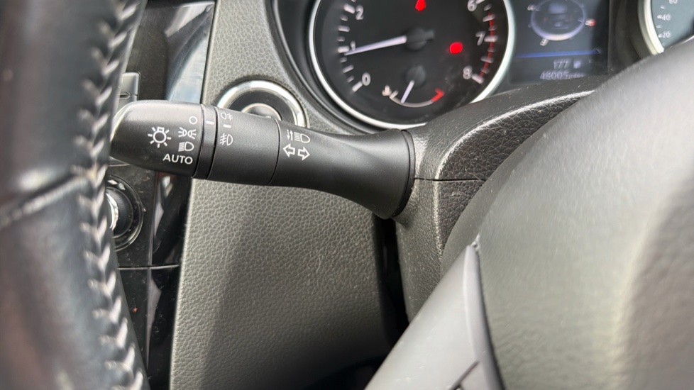 Nissan Qashqai 1.3 DiG-T N-Connecta 5dr Petrol Hatchback - Image 30