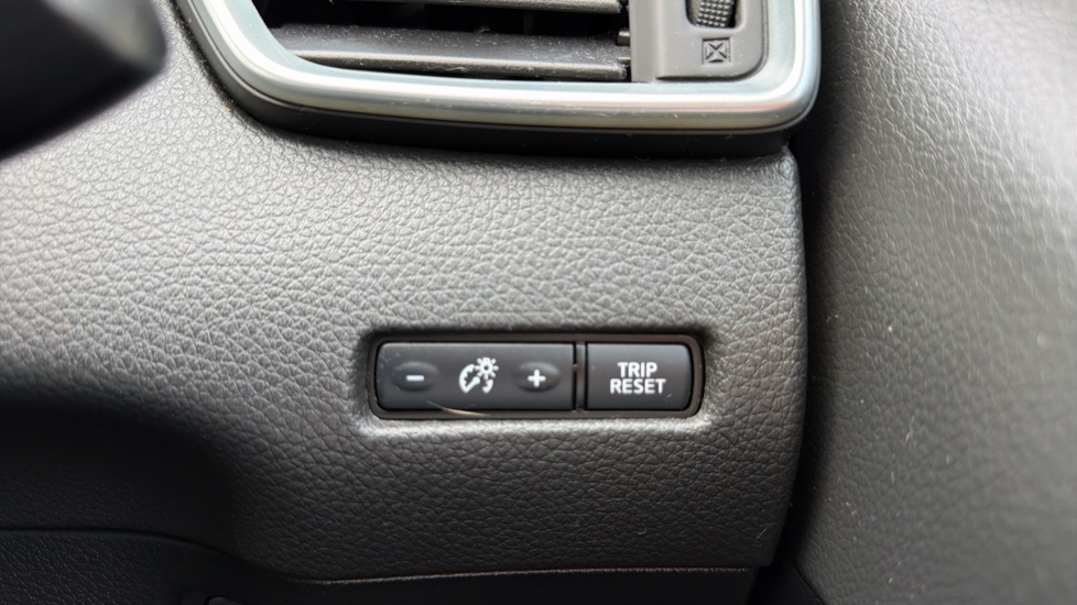 Nissan Qashqai 1.3 DiG-T N-Connecta 5dr Petrol Hatchback - Image 32