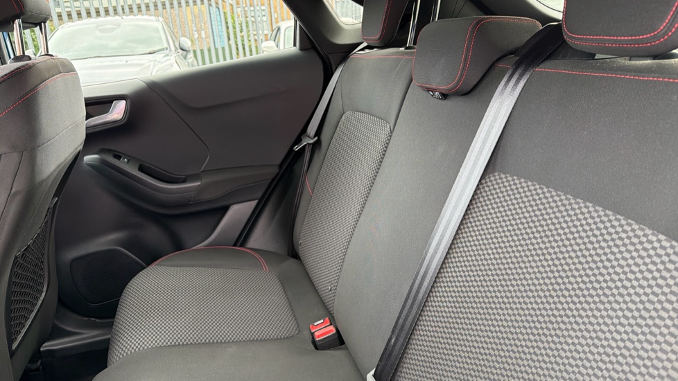 Ford Puma 1.0 EcoBoost Hybrid mHEV ST-Line Design 5dr Petrol Hatchback - Image 16