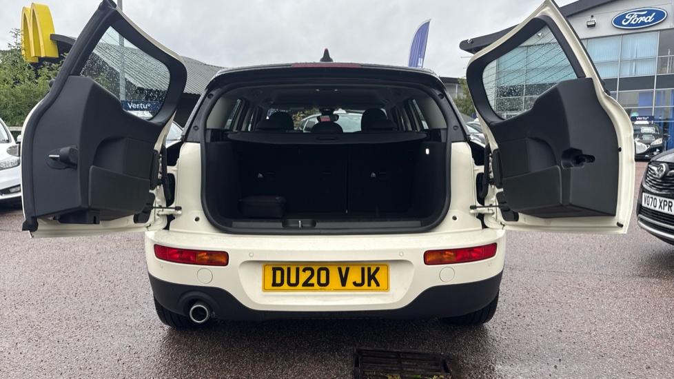 MINI Clubman 1.5 Cooper Classic 6dr Petrol Estate - Image 4