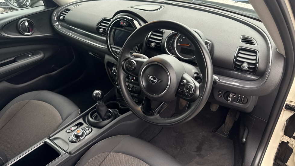 MINI Clubman 1.5 Cooper Classic 6dr Petrol Estate - Image 11