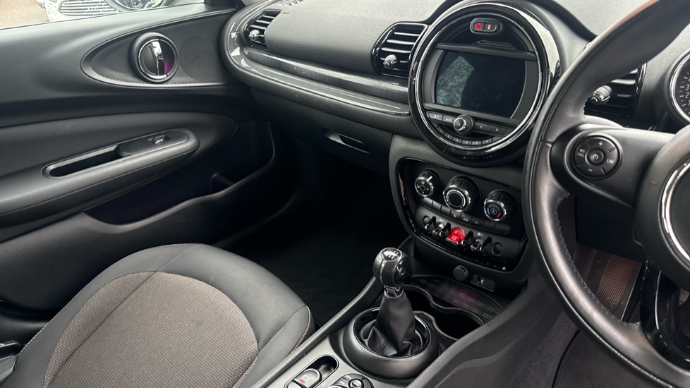 MINI Clubman 1.5 Cooper Classic 6dr Petrol Estate - Image 14