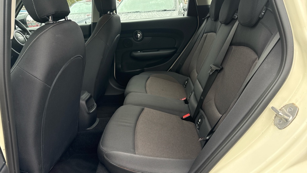 MINI Clubman 1.5 Cooper Classic 6dr Petrol Estate - Image 16