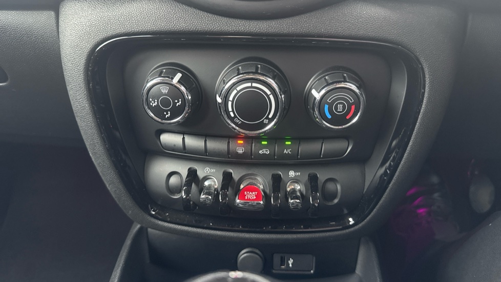 MINI Clubman 1.5 Cooper Classic 6dr Petrol Estate - Image 23