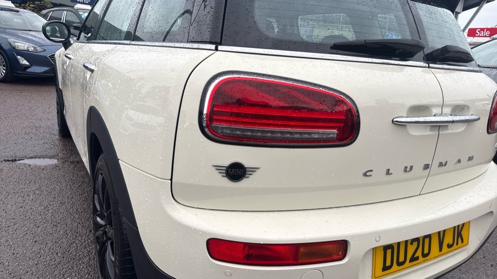 MINI Clubman 1.5 Cooper Classic 6dr Petrol Estate - Image 32