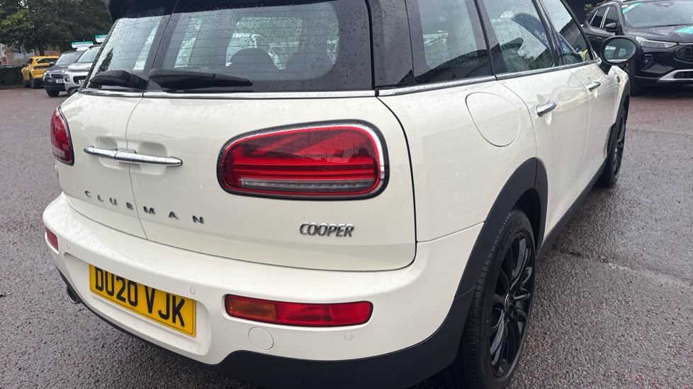 MINI Clubman 1.5 Cooper Classic 6dr Petrol Estate - Image 33
