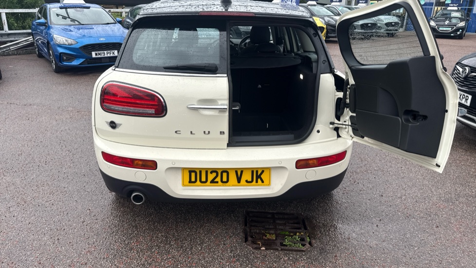 MINI Clubman 1.5 Cooper Classic 6dr Petrol Estate - Image 39
