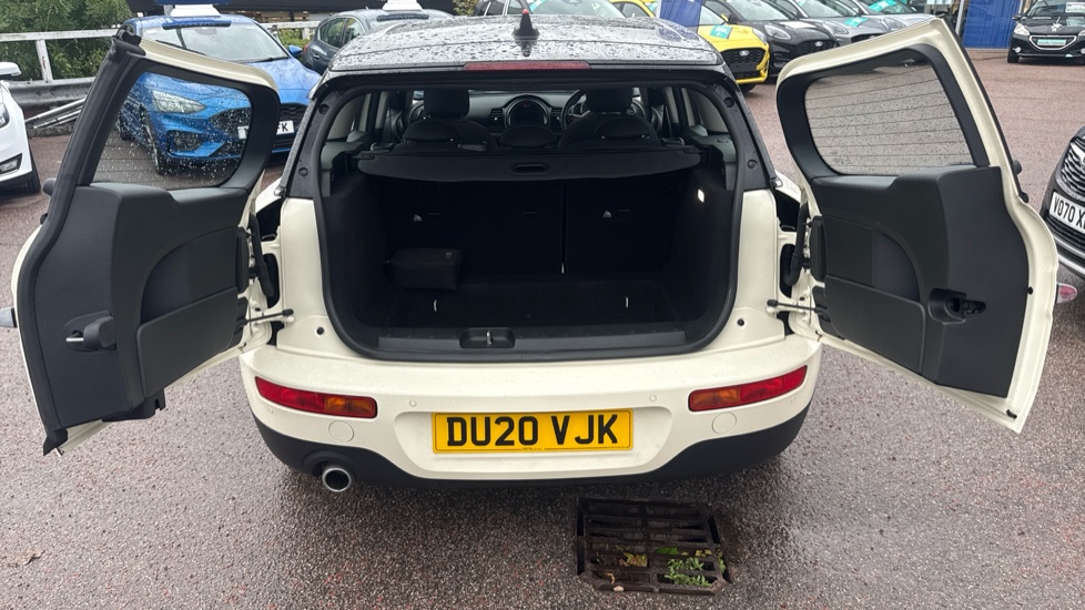 MINI Clubman 1.5 Cooper Classic 6dr Petrol Estate - Image 40
