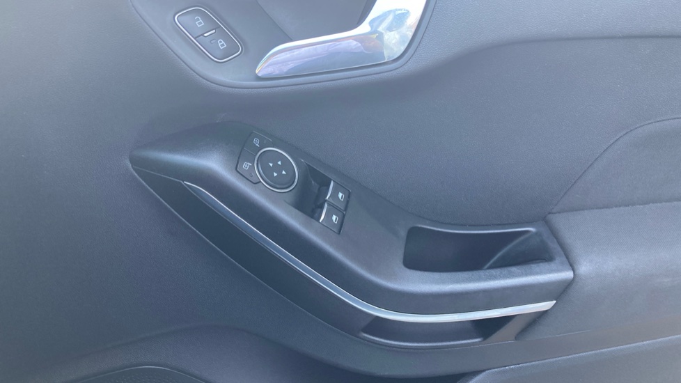 Ford Fiesta 1.0 EcoBoost Zetec 3dr Petrol Hatchback - Image 25