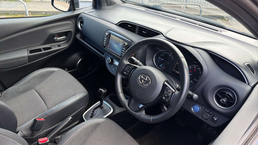 Toyota Yaris 1.5 Hybrid Excel 5dr CVT Hybrid Hatchback - Image 11
