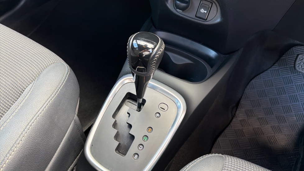 Toyota Yaris 1.5 Hybrid Excel 5dr CVT Hybrid Hatchback - Image 13