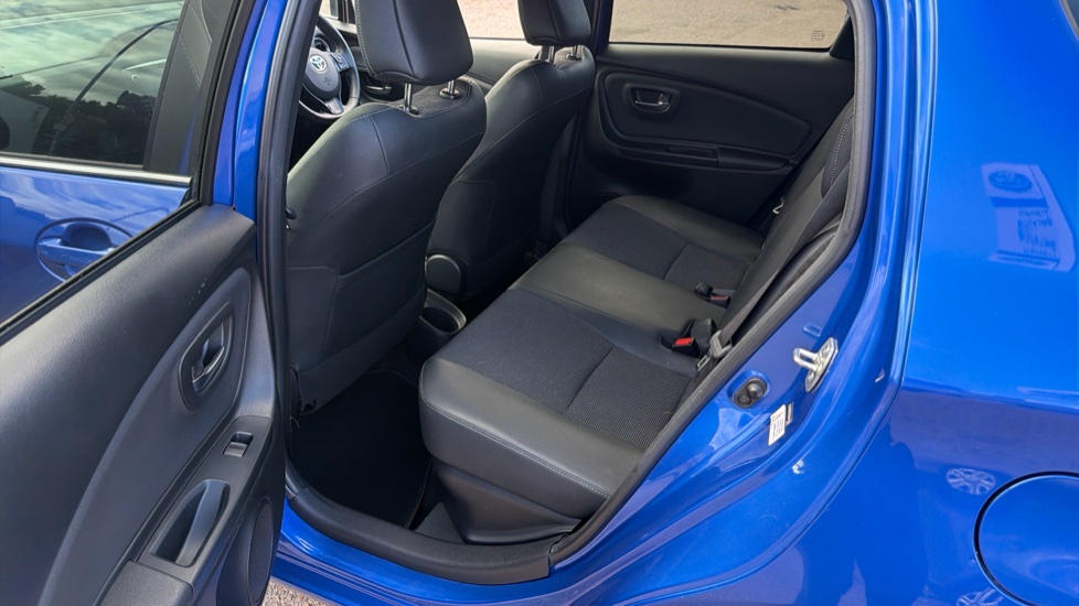 Toyota Yaris 1.5 Hybrid Excel 5dr CVT Hybrid Hatchback - Image 16