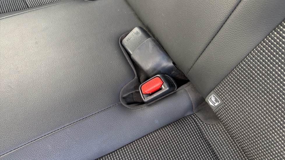 Toyota Yaris 1.5 Hybrid Excel 5dr CVT Hybrid Hatchback - Image 17