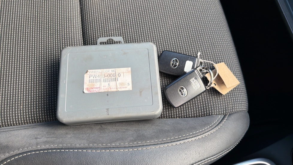Toyota Yaris 1.5 Hybrid Excel 5dr CVT Hybrid Hatchback - Image 19