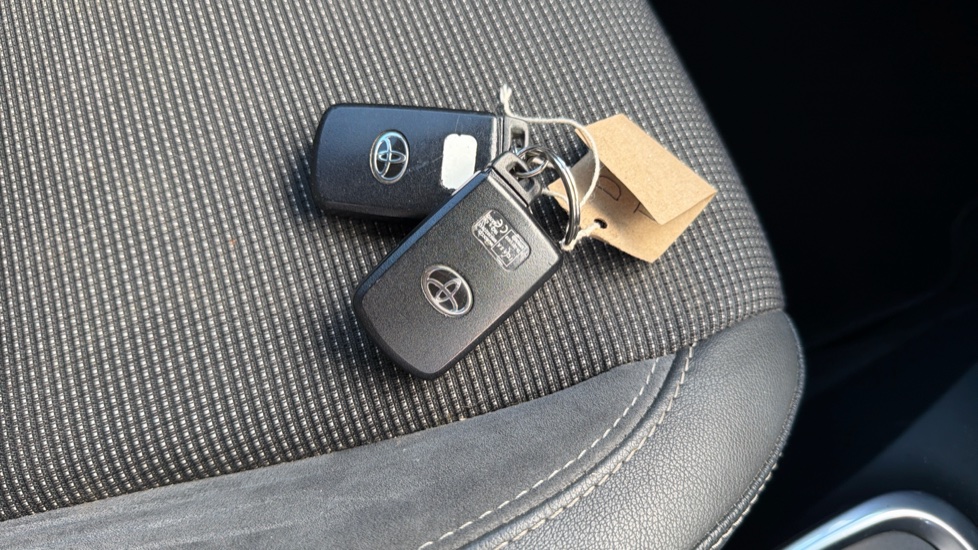 Toyota Yaris 1.5 Hybrid Excel 5dr CVT Hybrid Hatchback - Image 20