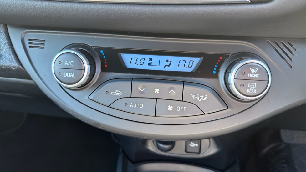 Toyota Yaris 1.5 Hybrid Excel 5dr CVT Hybrid Hatchback - Image 21