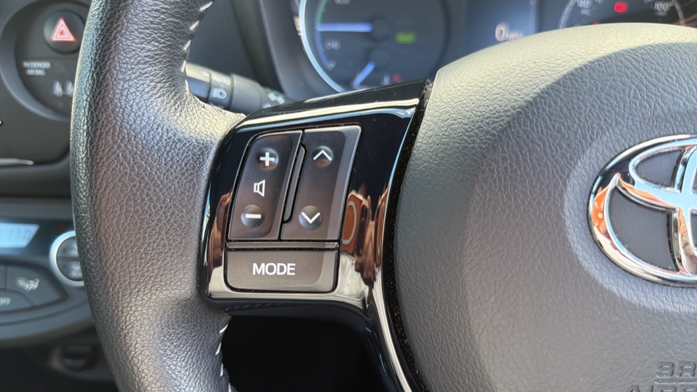 Toyota Yaris 1.5 Hybrid Excel 5dr CVT Hybrid Hatchback - Image 23